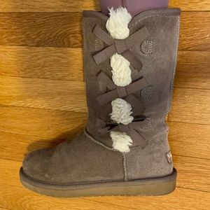 Kookaburra by UGG. Taupe/grey/brown UGG’s with off-white shearling trim